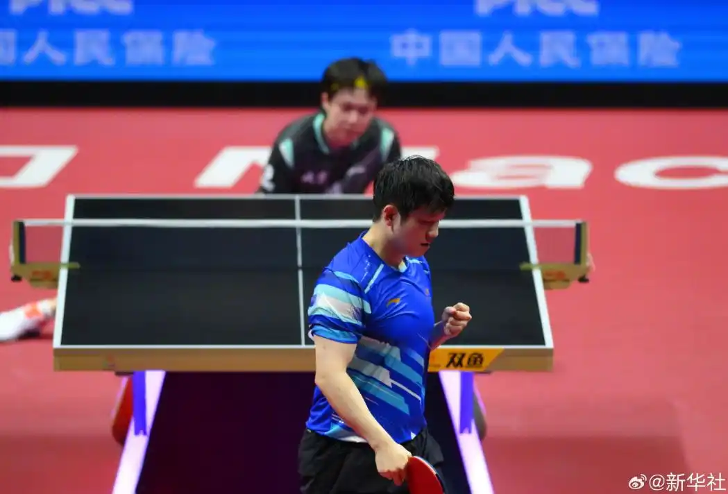 王楚钦拉丢球后自我批评_全运会乒乓球男单半决赛 樊振东王楚钦 比赛分析