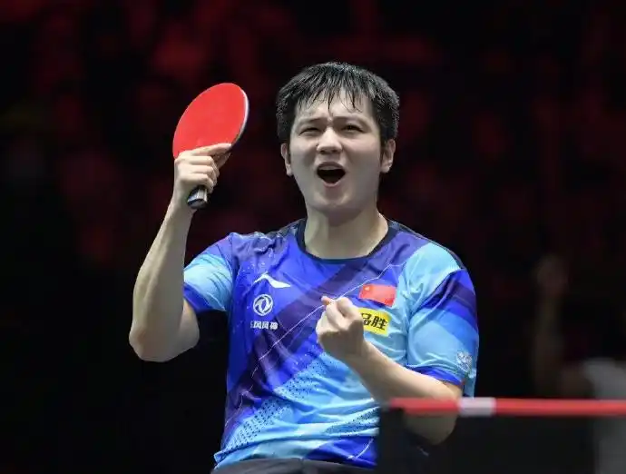 全运会乒乓球男单半决赛 樊振东王楚钦 比赛分析_王楚钦拉丢球后自我批评