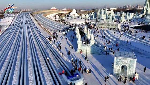 哈尔滨冰雪运动基地_哈尔滨冰雪旅游新模式_雪地足球场地
