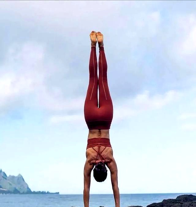 倒立提升记忆力专注力_经常倒立有什么好处_几分钟倒立年轻10岁