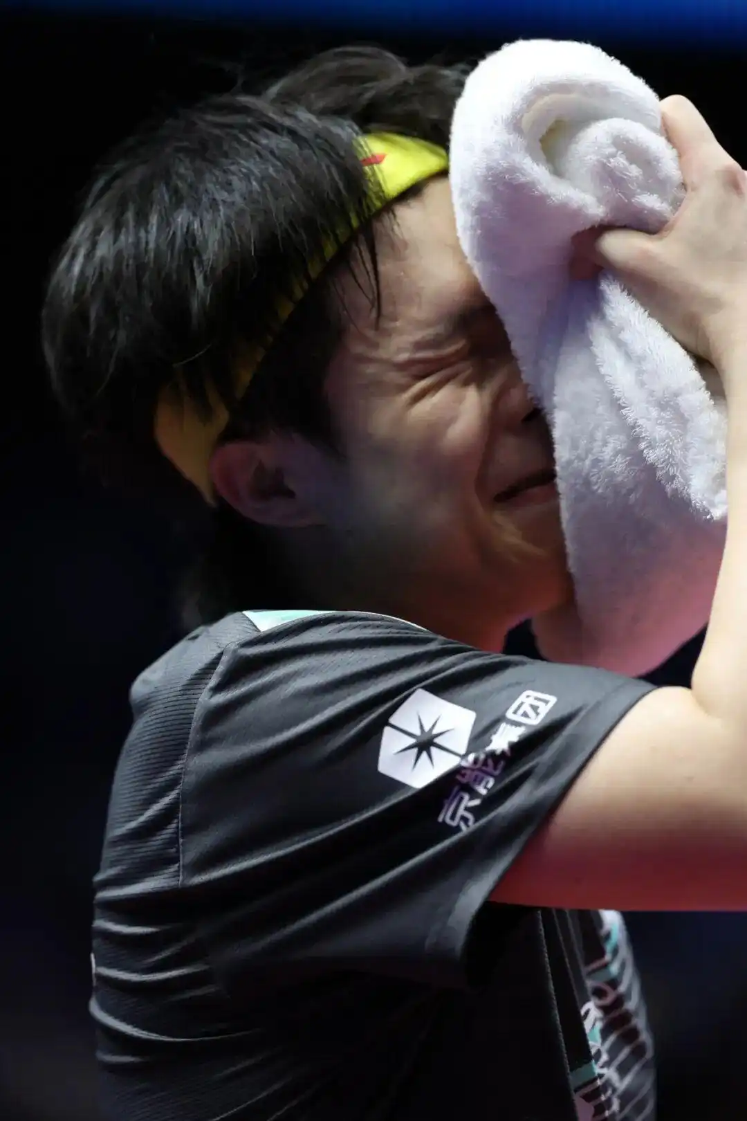 樊振东vs王楚钦_2025全运会乒乓球比赛_樊振东王楚钦打扁比赛用球