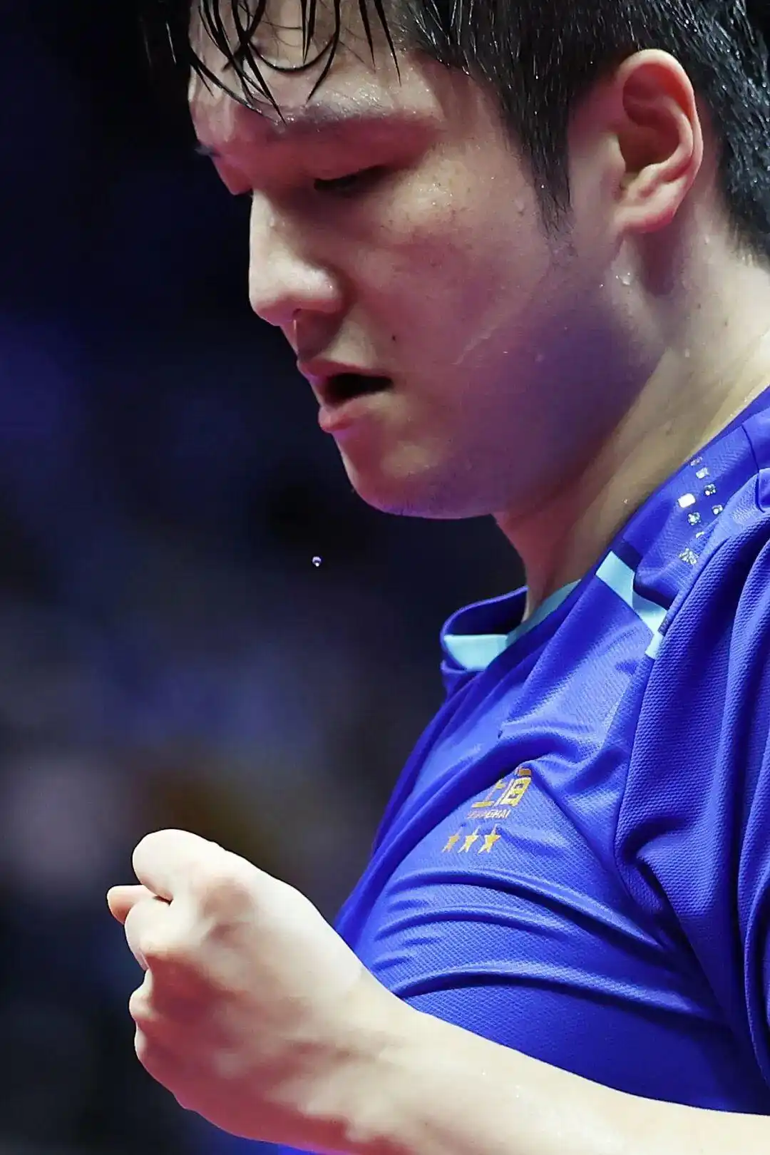 樊振东王楚钦打扁比赛用球_2025全运会乒乓球比赛_樊振东vs王楚钦