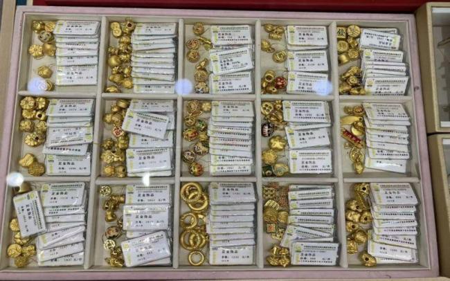 每月一颗小金饰！00后另类攒金兴起，轻量攒金成新趋势？