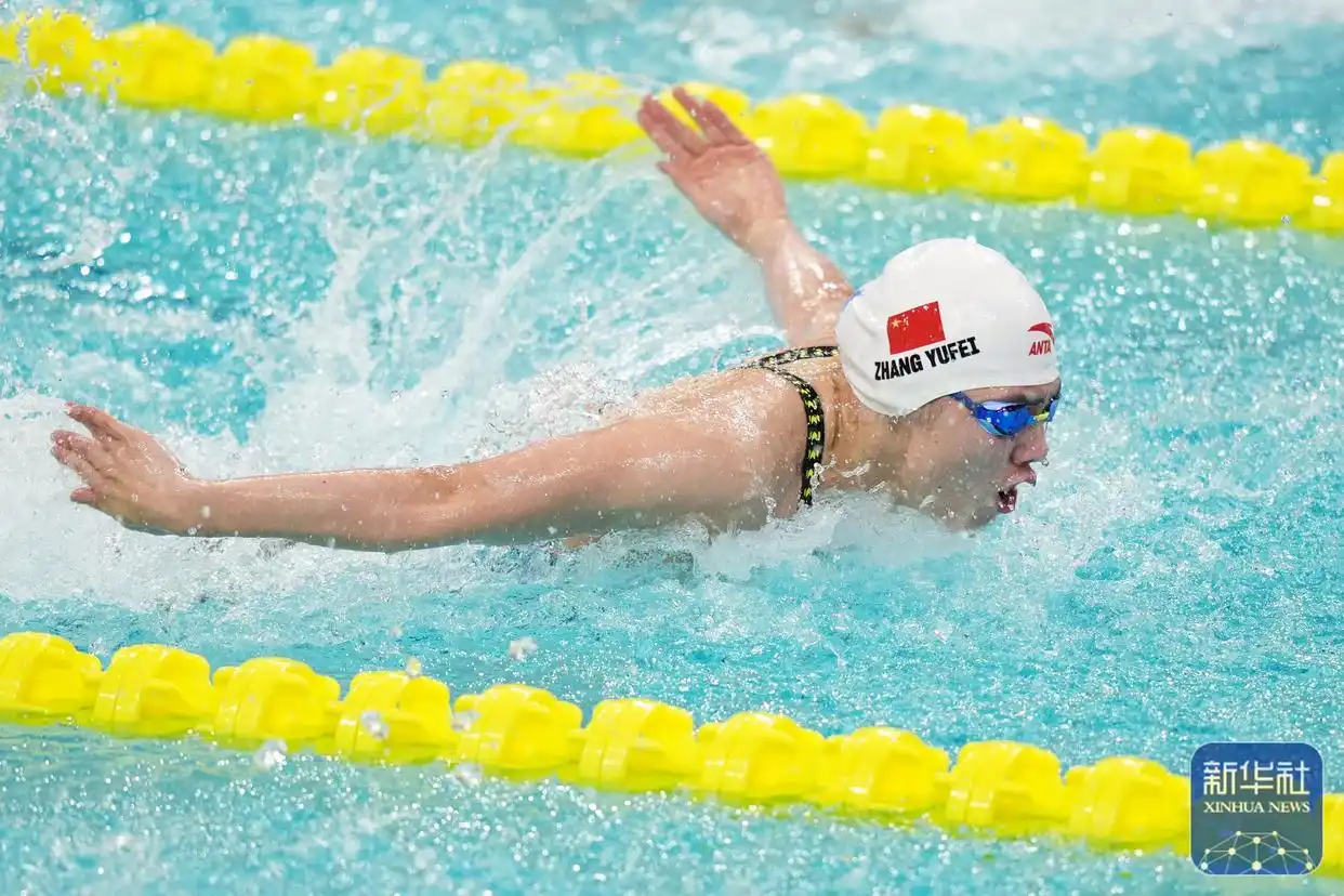 全国运动会游泳女子50米蝶泳决赛 张雨霏 吴卿风 余依婷_组图：张雨霏50米蝶泳夺金 颁奖典礼再现哪吒造型