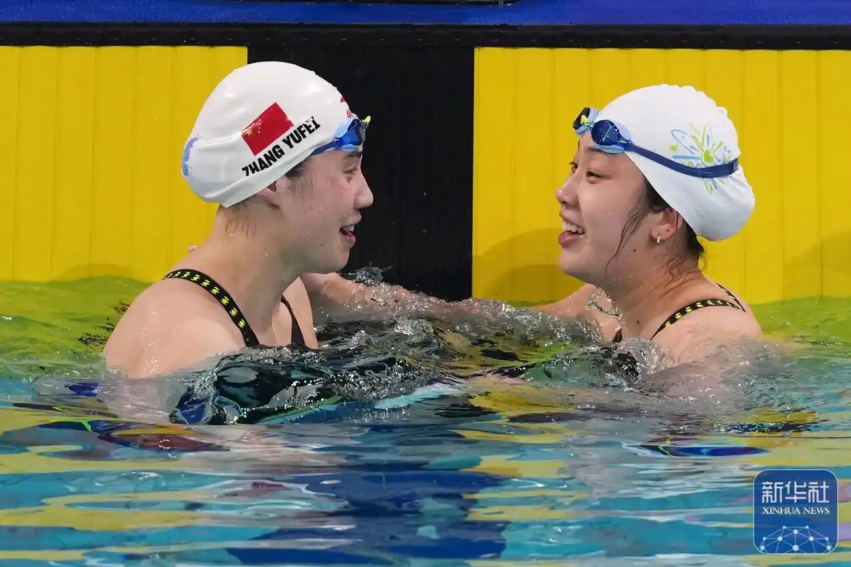 组图：张雨霏50米蝶泳夺金 颁奖典礼再现哪吒造型_全国运动会游泳女子50米蝶泳决赛 张雨霏 吴卿风 余依婷