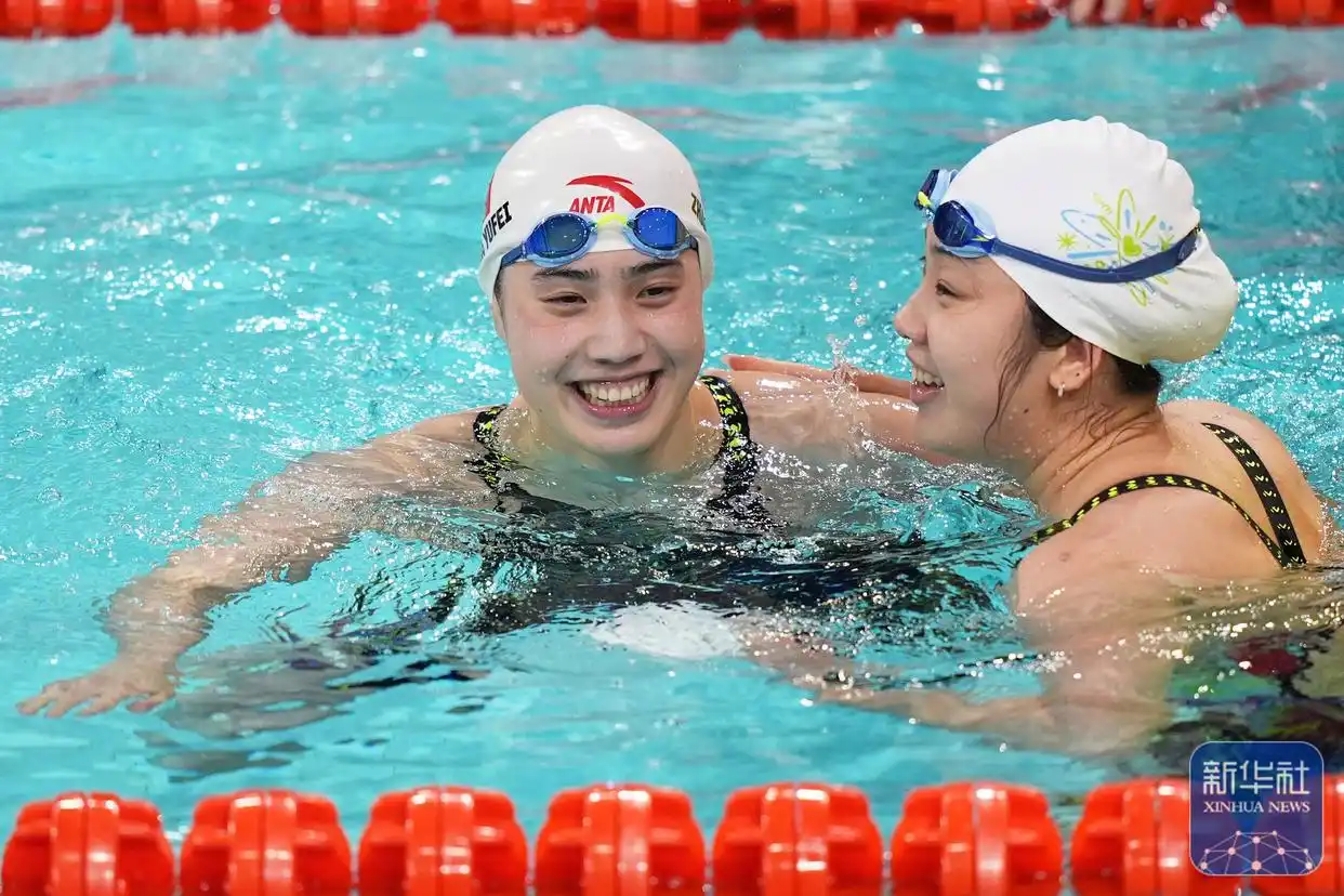 组图：张雨霏50米蝶泳夺金 颁奖典礼再现哪吒造型_全国运动会游泳女子50米蝶泳决赛 张雨霏 吴卿风 余依婷