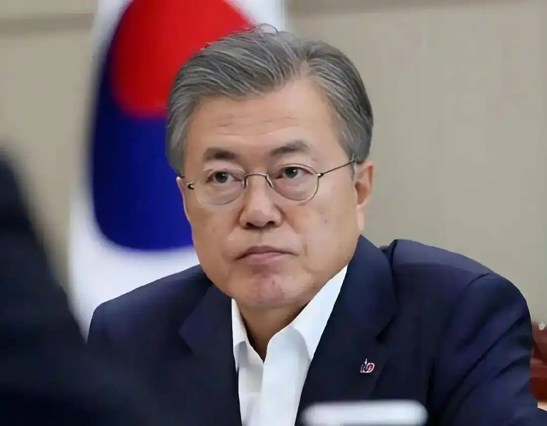 72岁韩国前总统文在寅转型带货博主_韩国前总统文在寅 油管 平山书房