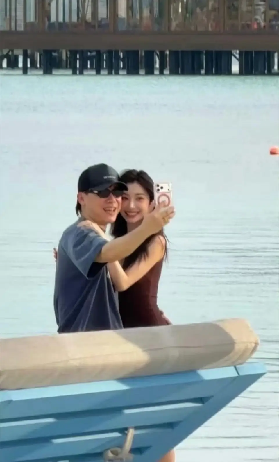 胡彦斌易梦玲马尔代夫同游_胡彦斌易梦玲恋情曝光_胡彦斌易梦玲还在马尔代夫喝茶