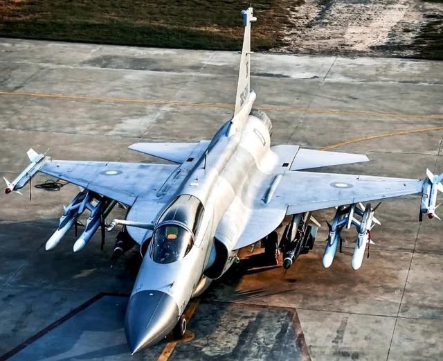 大V：印度光辉战机先天设计埋大雷 漏水成笑柄