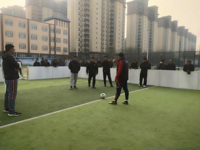 校园足球培训_深州市体育局足球发展_3V3足球培训