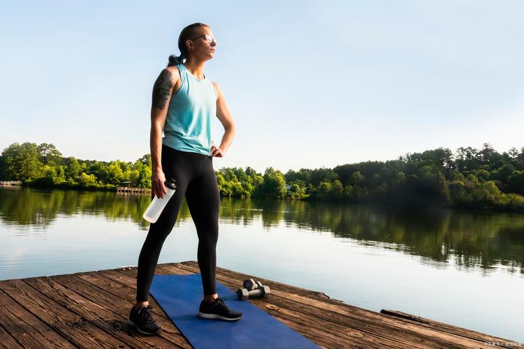 懒人健身技巧_躺着燃脂_健身小常识