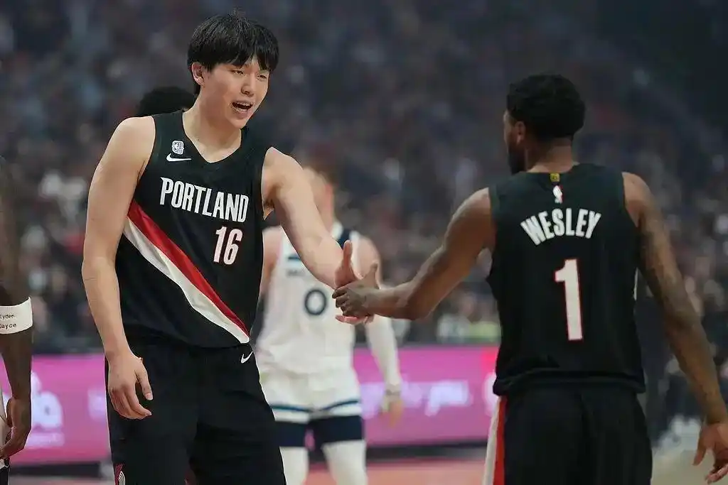 杨瀚森NBA常规赛首秀2分1板 开拓者队输球
