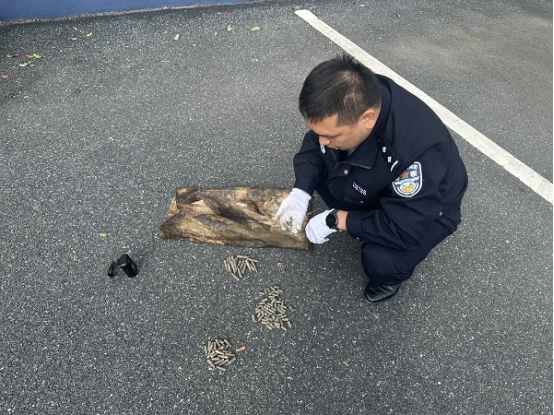 男子钓到108发子弹以为是大鱼_新干县发现子弹 垂钓者报警处理 弹药遗留安全隐患