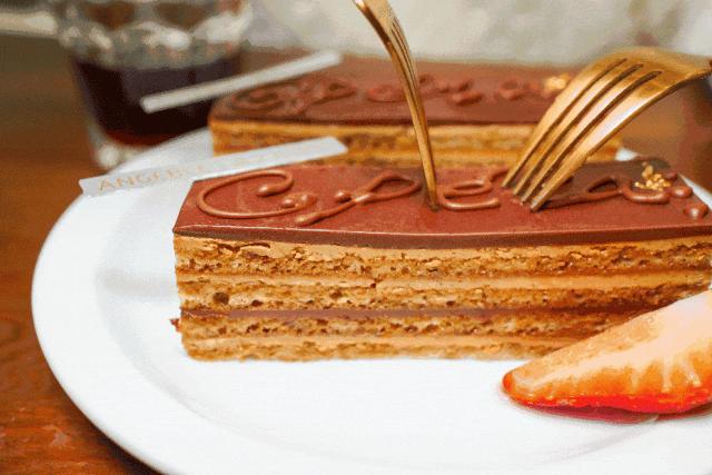 眼科医生提醒：近视的人少吃甜食 糖分影响视力健康