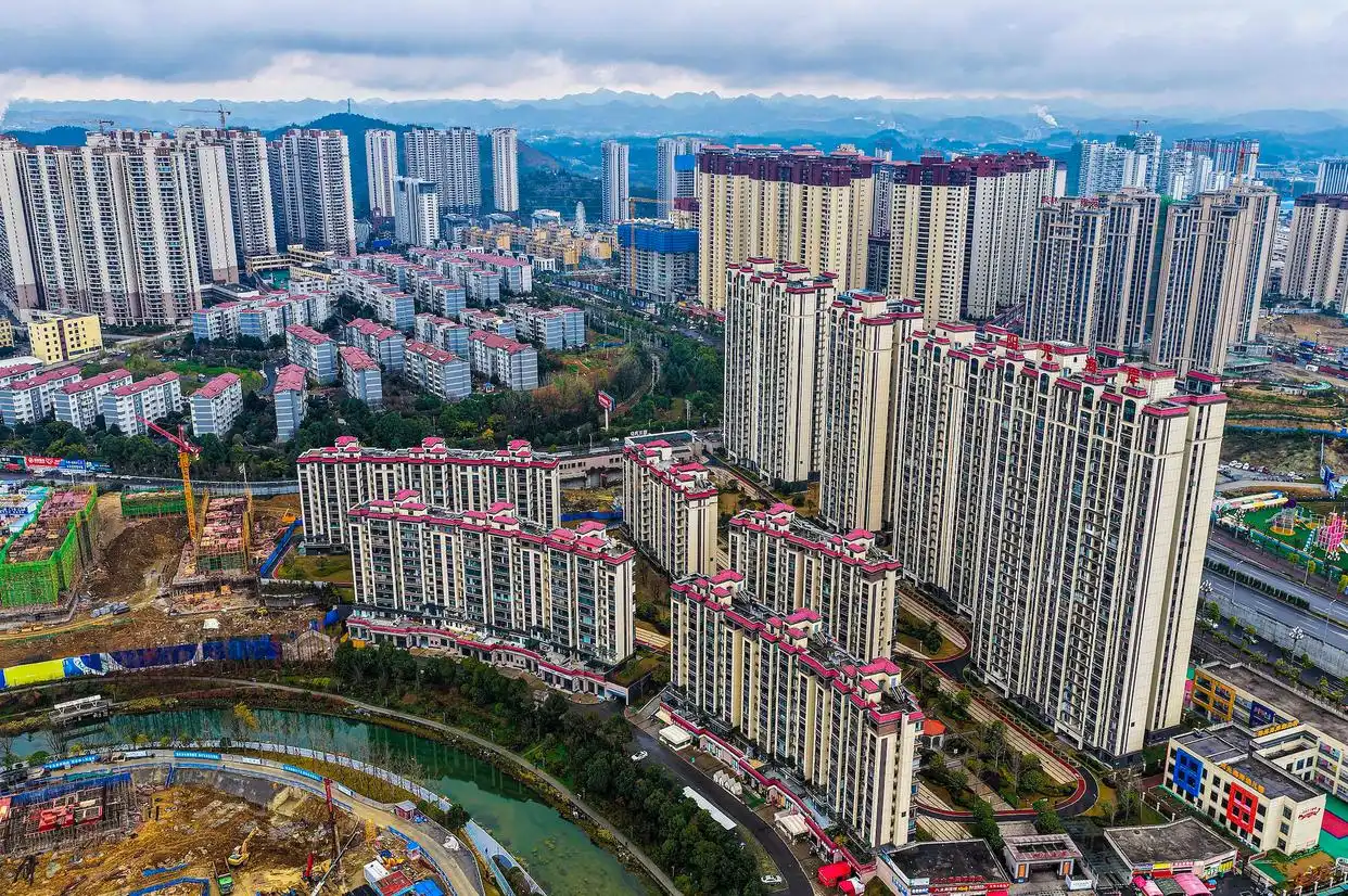 住建部定调：2026着力稳定房地产市场_全国住房城乡建设工作会议_稳定房地产市场去库存