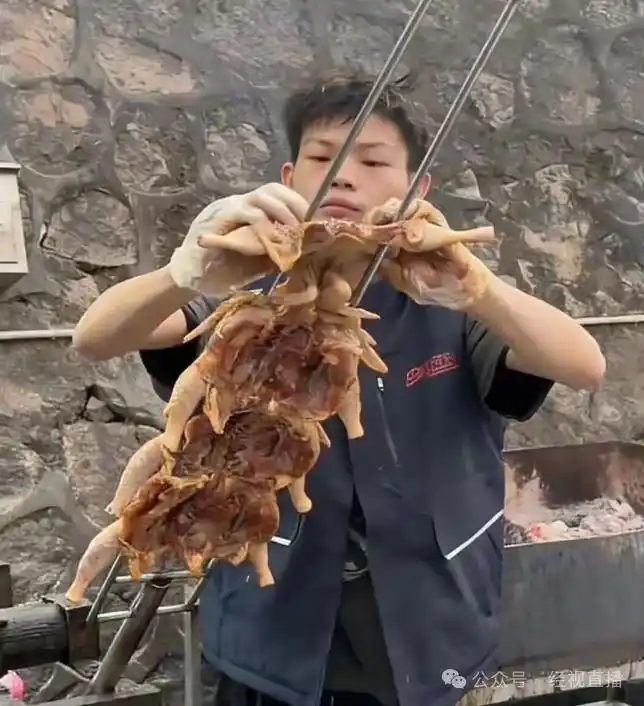 深圳烤鸡少年_烤鸡少年喜提迈巴赫？本人回应_16岁烤鸡少年小陈