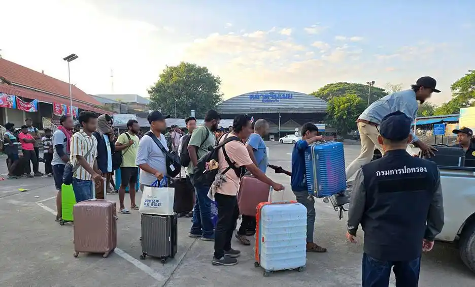 缅甸军方突击KK园区,引发大规模逃亡:已有超800人逃入泰国,有人在边境河流溺亡 缅甸军方突击KK园区,引发大规模逃亡:已有超800人逃入泰国,有人在边境河流溺亡