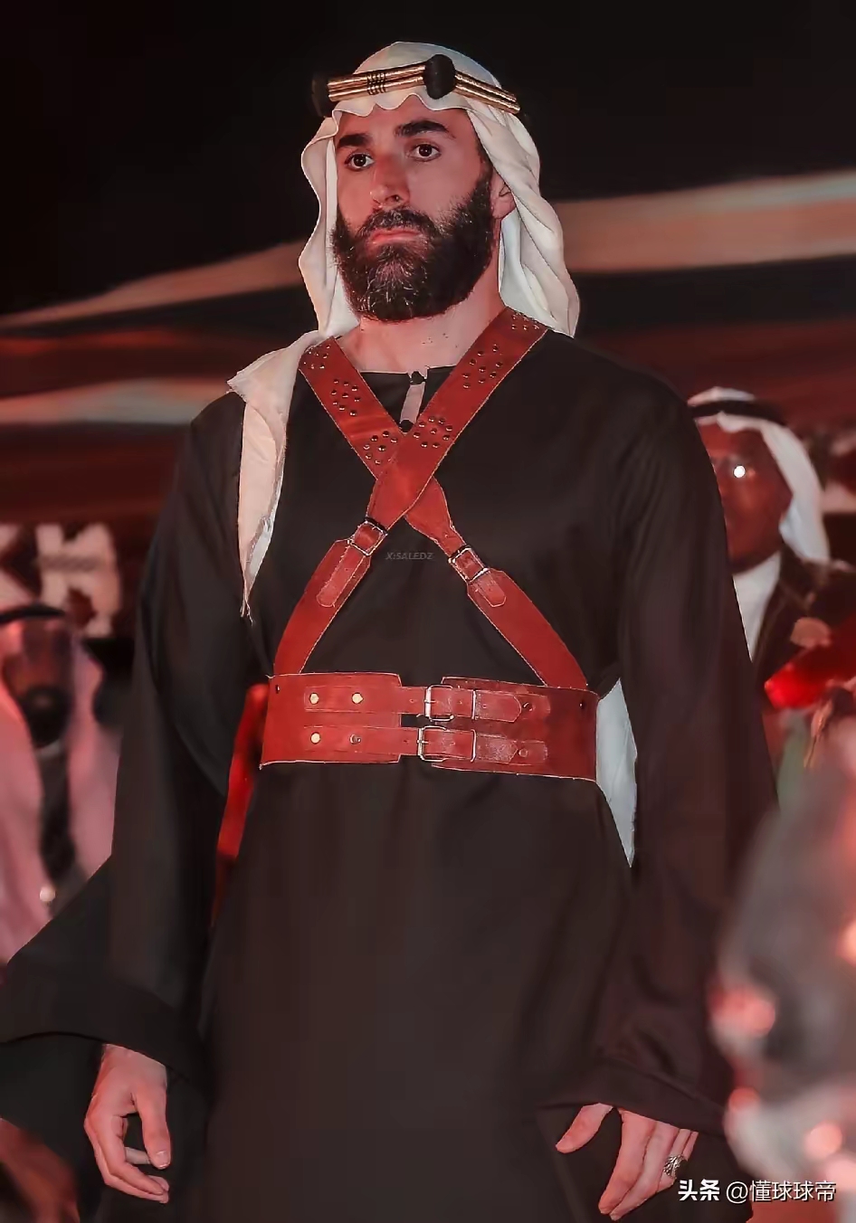 C罗梅西霸占榜首_世界足球排名2025_福布斯2025年全球足球运动员收入榜