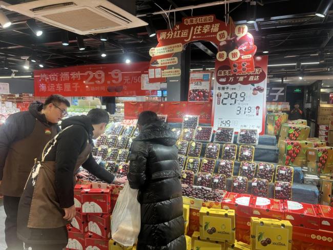 车厘子、蓝莓价格“跳水”迎热销