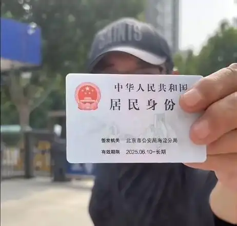 水均益头顶“中国人”辟谣