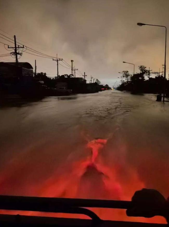 泰国洪灾41人死亡航母开展救援