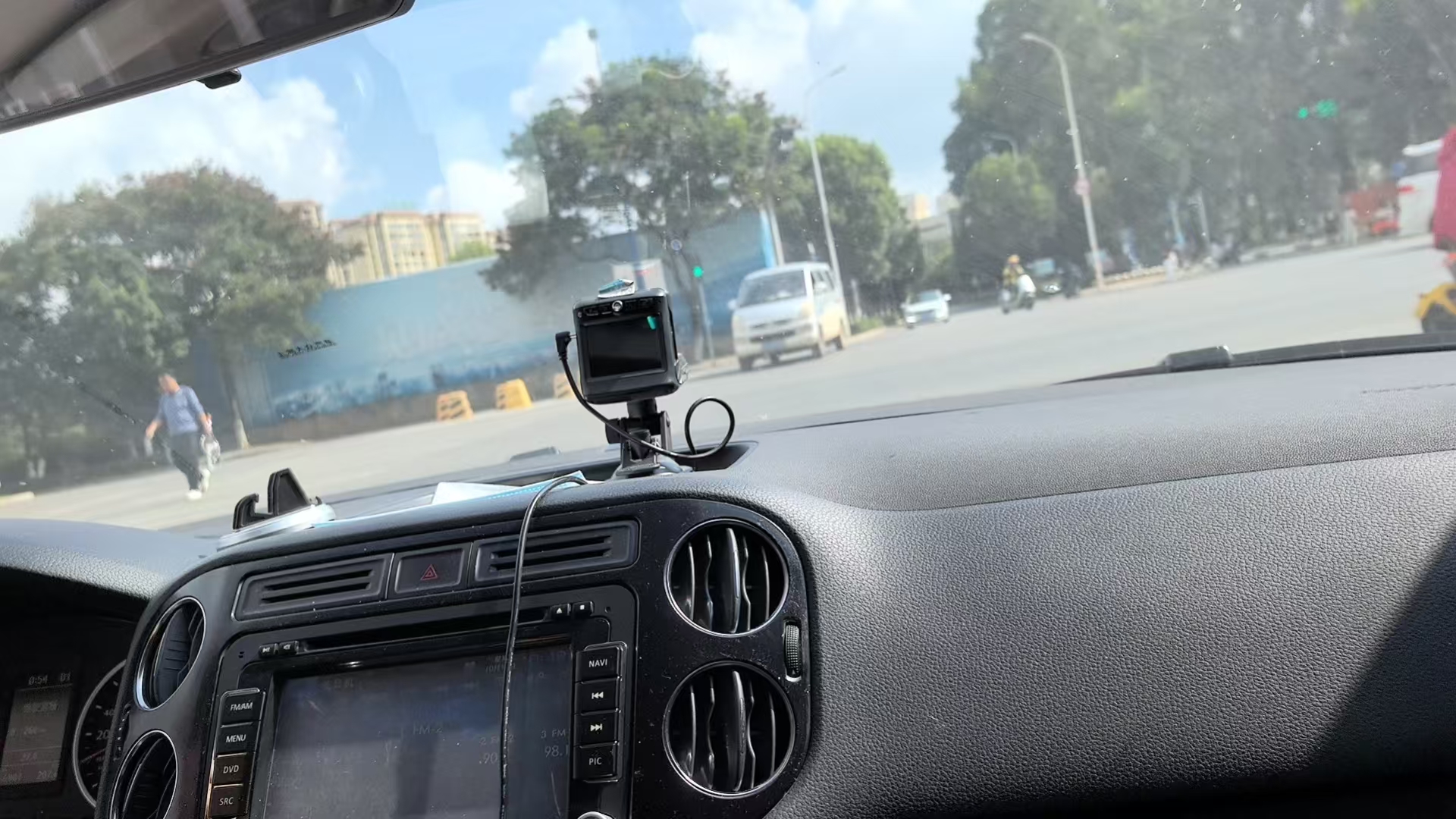 老赖朋友圈晒旅游 债主患癌求救命钱!