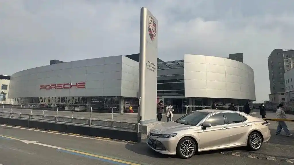 郑州中原保时捷中心连夜闭店 东安控股 贵阳孟关保时捷店_保时捷门店总经理带头连夜搬空车辆