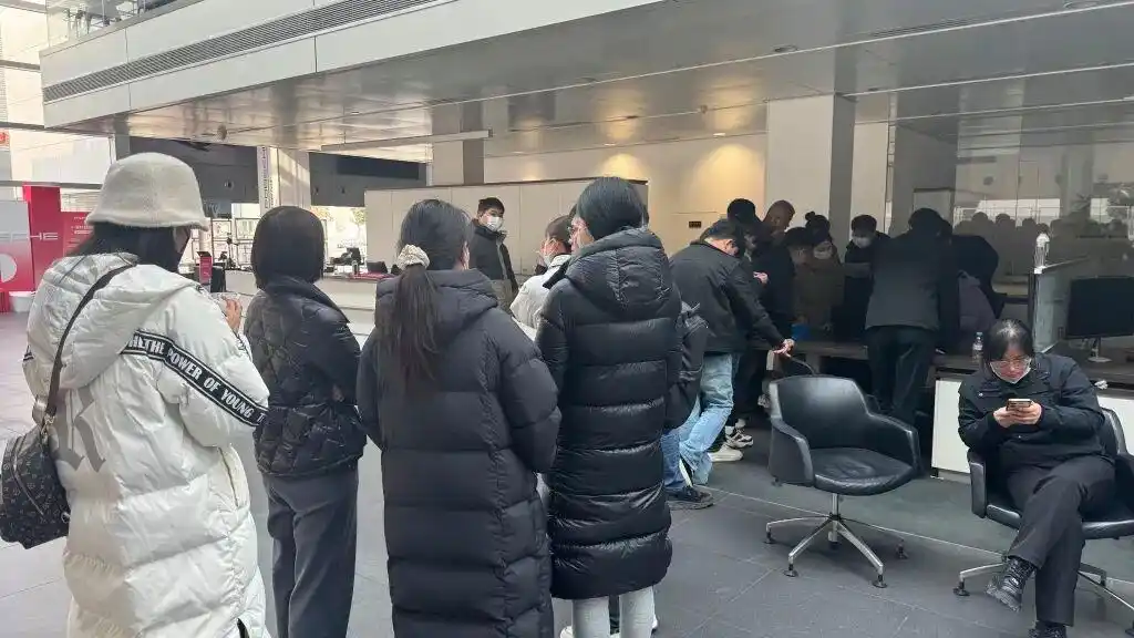 郑州中原保时捷中心连夜闭店 东安控股 贵阳孟关保时捷店_保时捷门店总经理带头连夜搬空车辆