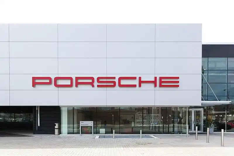 保时捷门店总经理带头连夜搬空车辆_郑州中原保时捷中心突然关店 维权 消费者权益