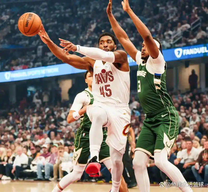 骑士险胜雄鹿!米切尔24+4莫布里立功,特纳13+6,字母40+9难救主 骑士险胜雄鹿!米切尔24+4莫布里立功,特纳13+6,字母40+9难救主