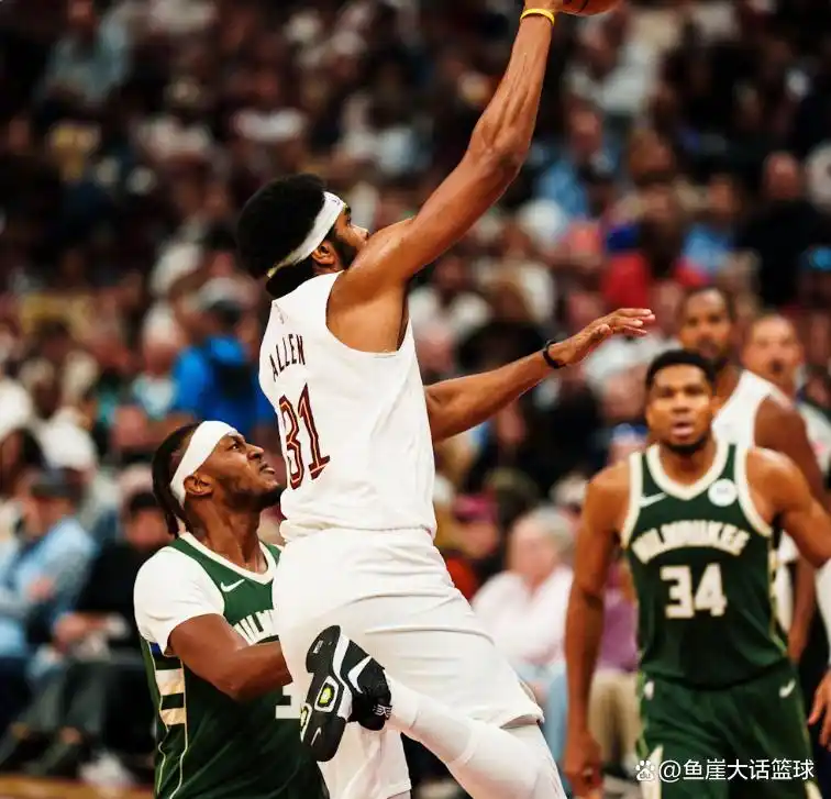 骑士险胜雄鹿!米切尔24+4莫布里立功,特纳13+6,字母40+9难救主