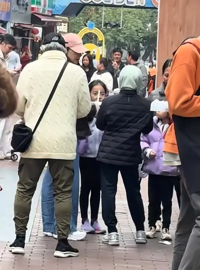 霍震霆分享霍家育儿观_霍震霆郭晶晶蜜雪冰城_郭晶晶霍启刚节俭生活