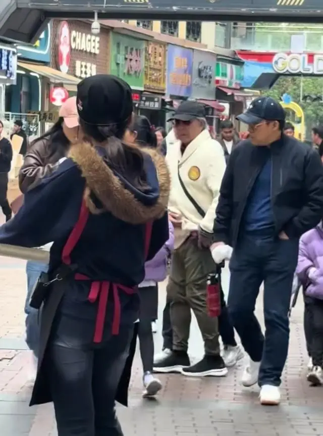 霍震霆郭晶晶蜜雪冰城_霍震霆分享霍家育儿观_郭晶晶霍启刚节俭生活