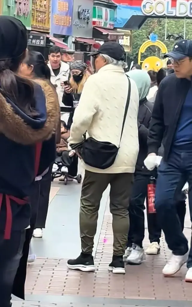 郭晶晶霍启刚节俭生活_霍震霆分享霍家育儿观_霍震霆郭晶晶蜜雪冰城