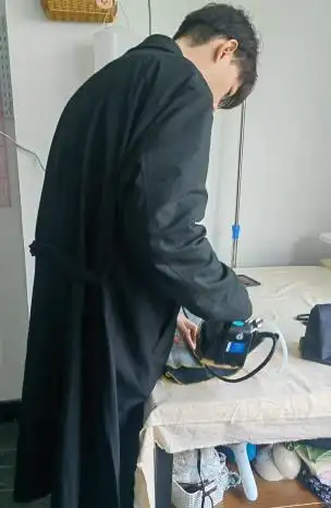 省钱还解压?年轻人DIY服装火了:200元做出千元“大牌同款”