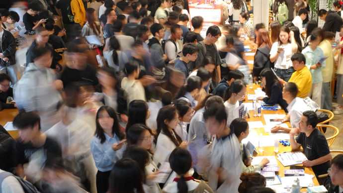 2025年大学生月均生活费1744元,你那时多少?