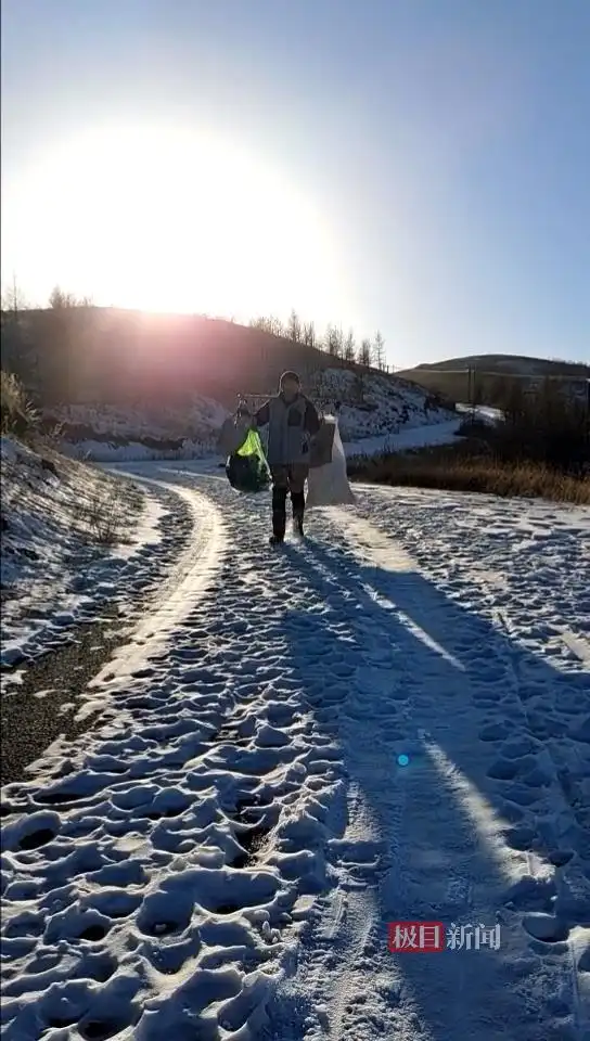 内蒙古一银行员工节假日进山捡垃圾,10年捡了10万多个饮料瓶:每年定1万个瓶子等小目标,想提醒更多人爱护环境