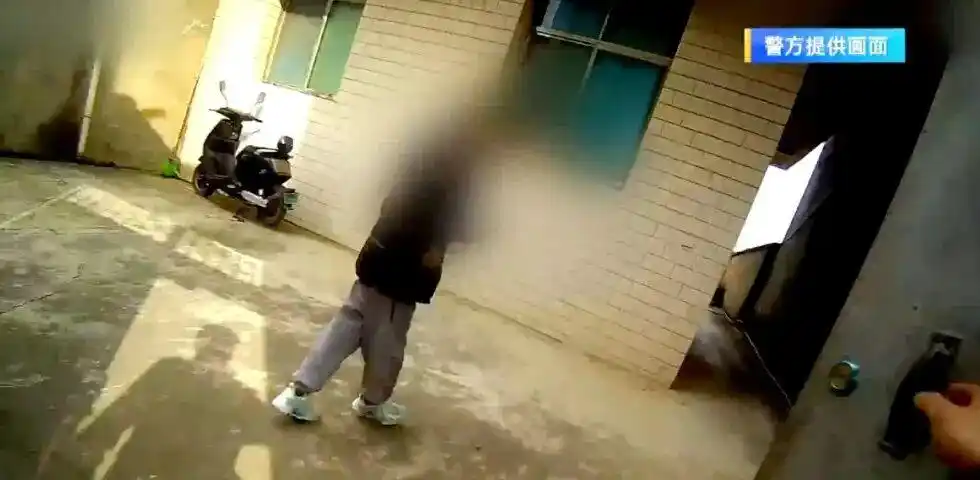 9岁男孩报警母亲呼吸困难 嵩明县公安局 民警救助呼吸性碱中毒_妈妈看孩子作业气得呼吸性碱中毒