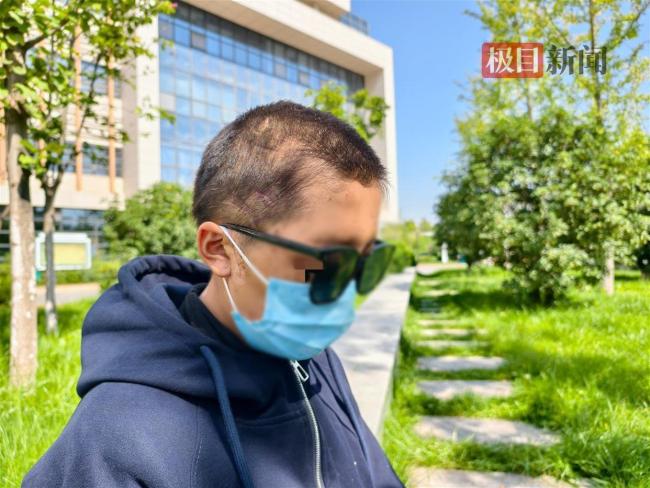 青海牧民小青放牛遭熊袭，装死保命后伤势好转获帮扶