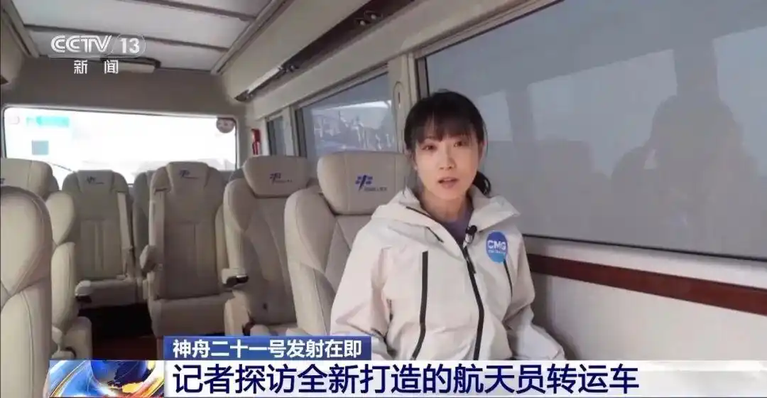 这辆车的车牌上只有8个汉字