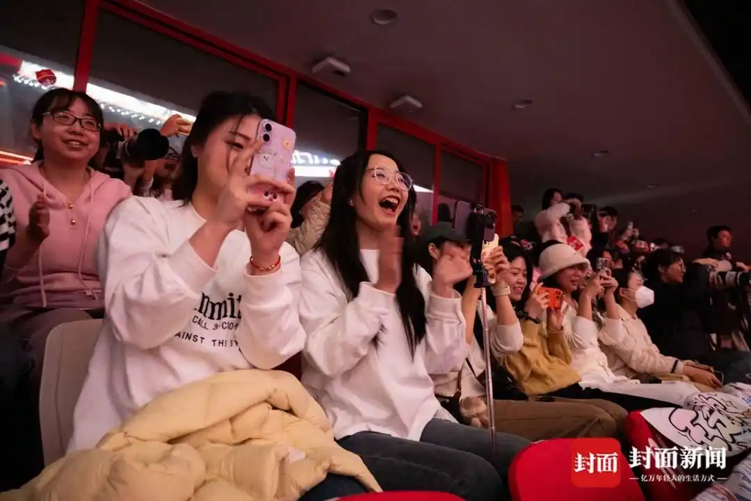 王楚钦孙颖莎混双比赛分析_孙颖莎王楚钦混团世界杯开门红_2025国际乒联混合团体世界杯中国队对阵中国香港队