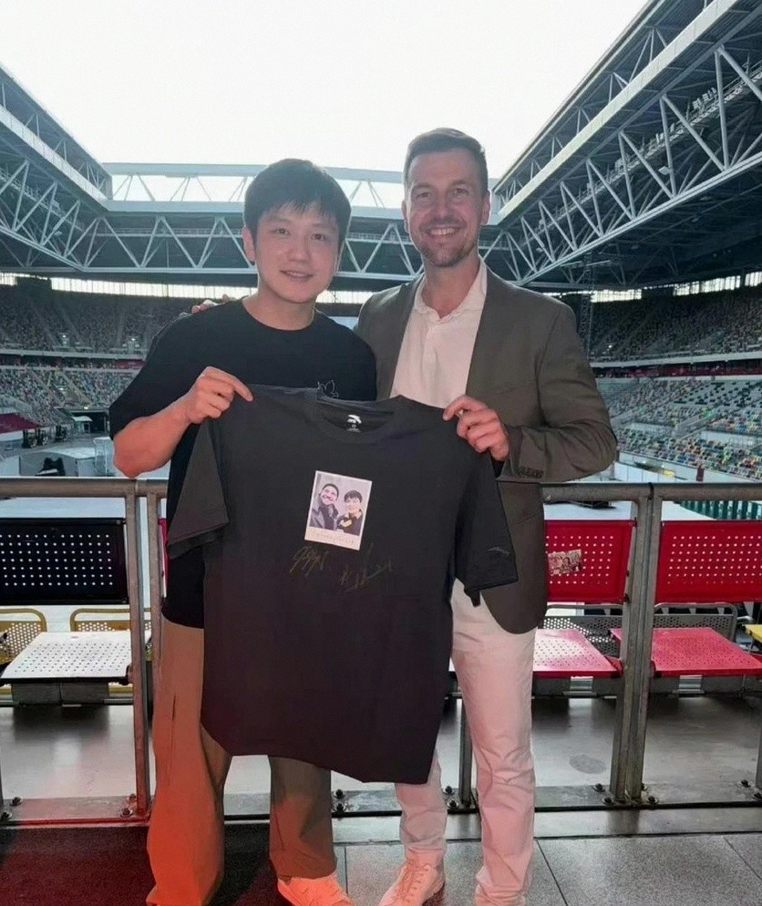 樊振东波尔合影_张继科与樊振东_樊振东缺席乒超总决赛原因