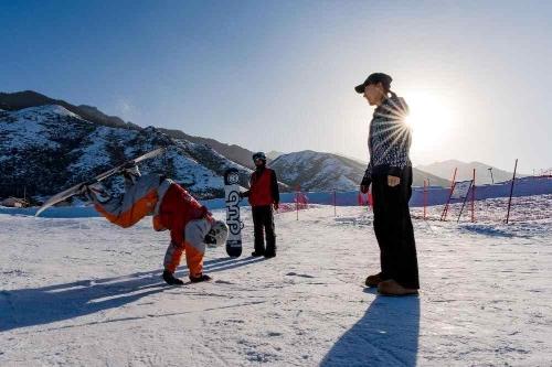 中国冰雪运动发展历程_中国亚冬会冰雪成绩_2025都灵冬奥会奖牌榜