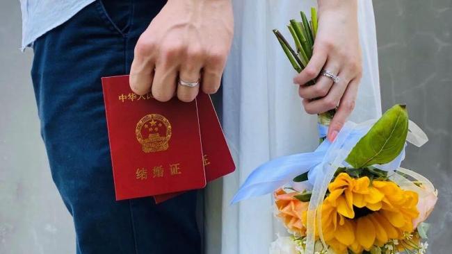 详细阅读:最高20万 多地发钱奖励结婚 新婚消费券助力甜蜜经济 最高20万 多地发钱奖励结婚 新婚消费券助力甜蜜经济