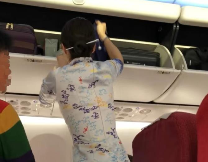传统发簪在现代航空服务中的应用_海航空姐统一戴发簪引热议 客服回应_海南航空空姐发簪安全性