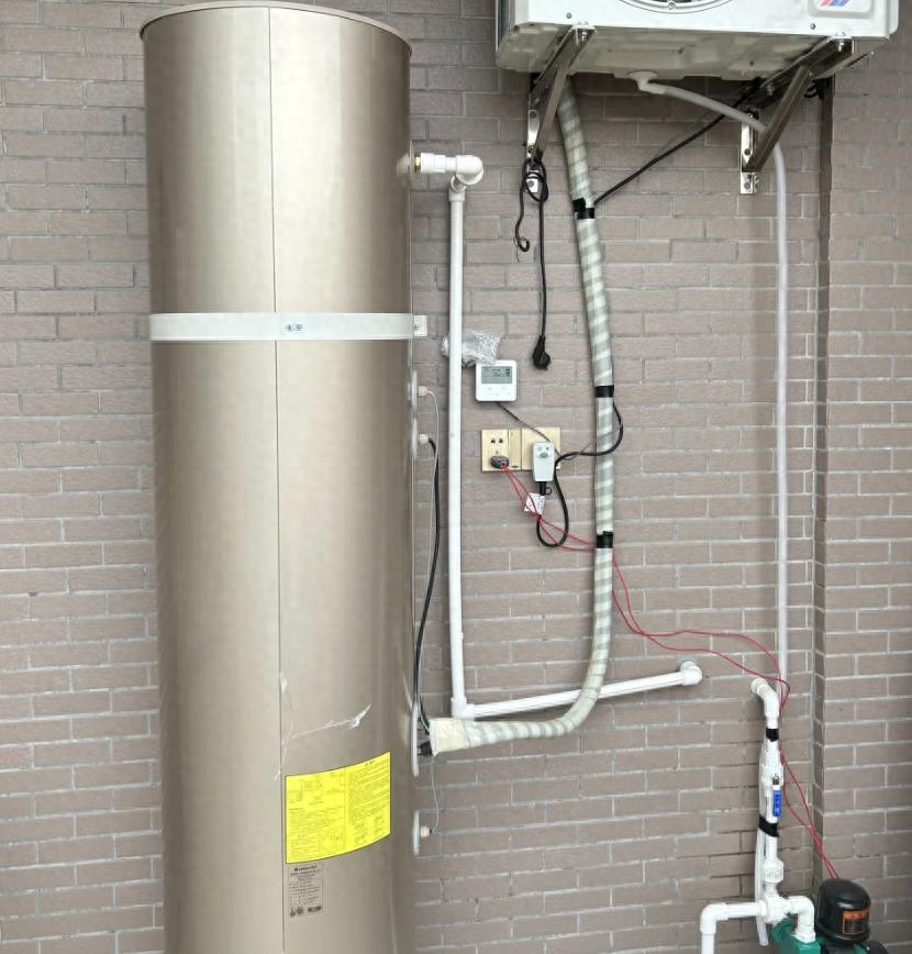 空气能热水器的工作原理是什么？它比电热水器省电吗？揭秘真相！