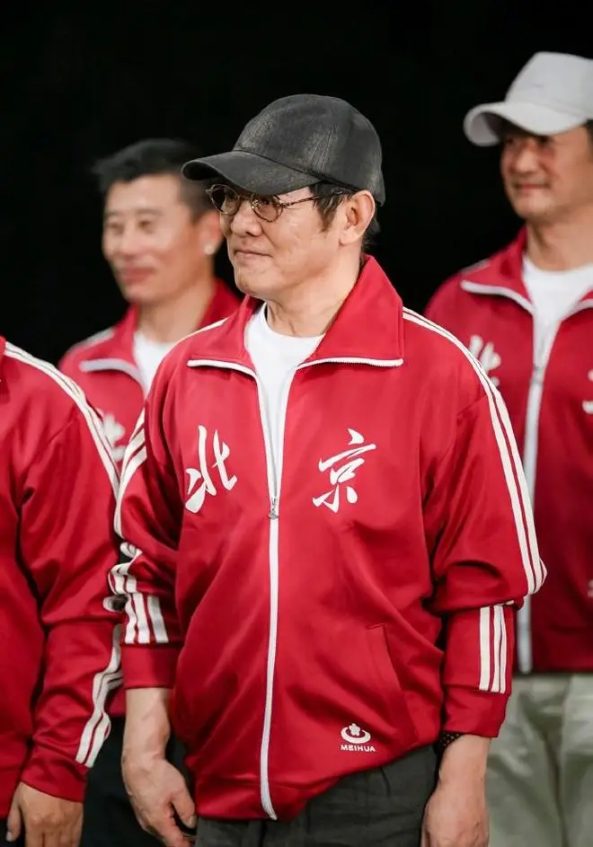 李连杰吴京合影中间老人是谁_吴彬武术九段北京武术队开山鼻祖_吴京李连杰为师父贺90岁大寿