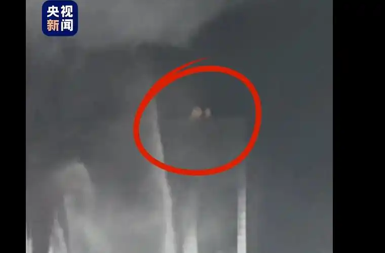 晋江辉腾鞋业火灾救援_泉州鞋业厂房火灾现场_晋江鞋厂火灾遇难者大多被困楼顶