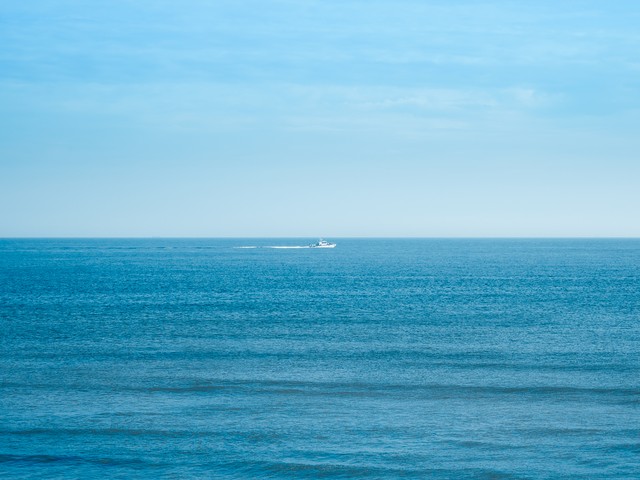 海水颜色科学解释_海水为什么是蓝的这篇课文说明文吗_大海为什么是蓝色的