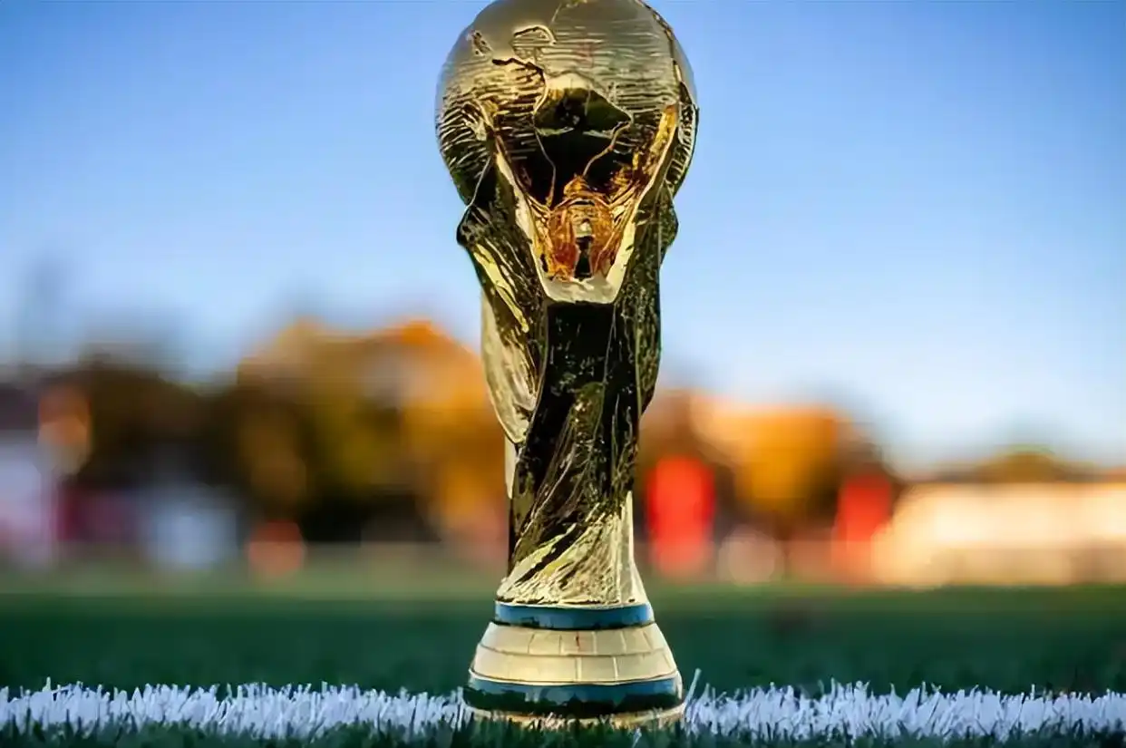 2026世界杯冠军奖金5000万美元，为历史最高，比四年前增加了800万美元；亚军则获得3300万美元，季军2900万美元